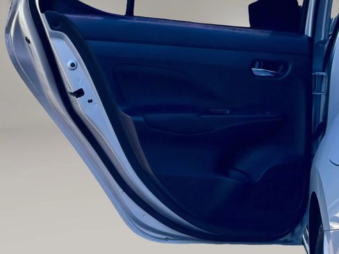 Used 2021 Nissan Versa SV image 8