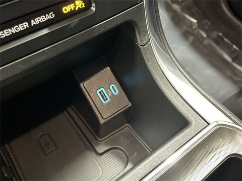 Used 2024 Ford Edge Titanium image 28