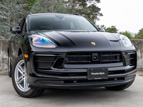 Certified 2025 Porsche Macan image 9
