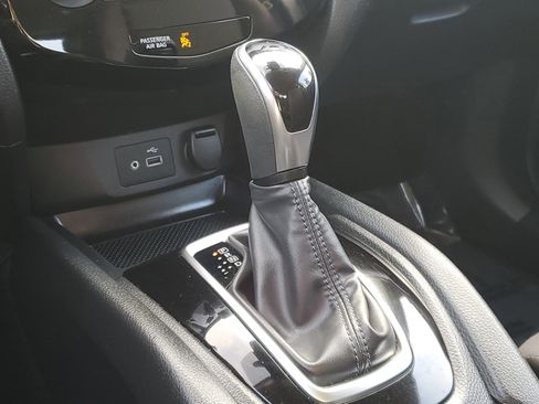 Used 2020 Nissan Rogue Sport S image 25