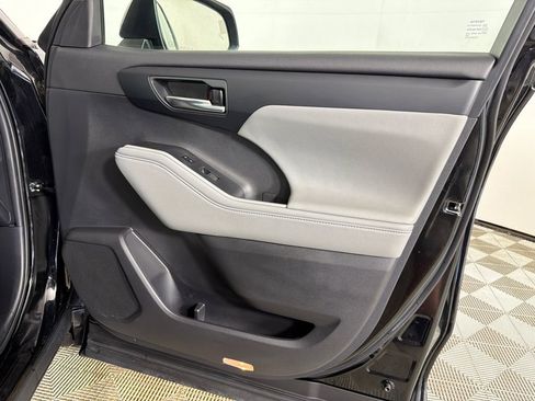 Used 2024 Toyota Highlander XLE image 15