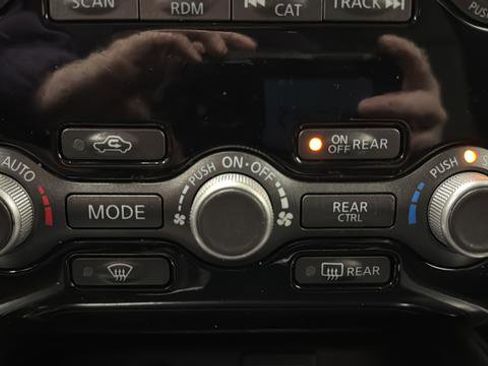Used 2020 Nissan Pathfinder S FWD image 17