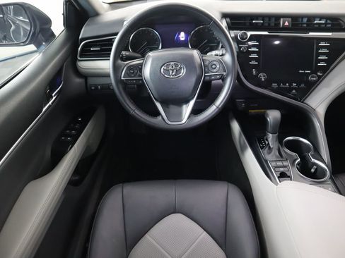 Used 2019 Toyota Camry XLE image 10