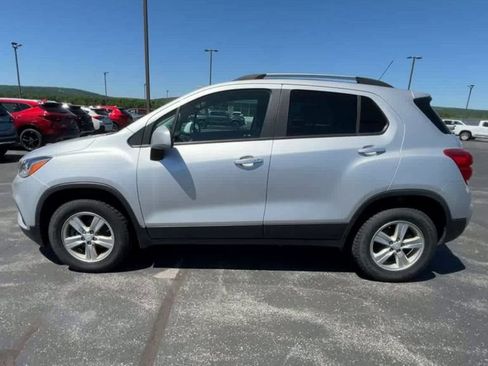 Used 2022 Chevrolet Trax LT w/ LT Convenience Package AWD/4WD image 5