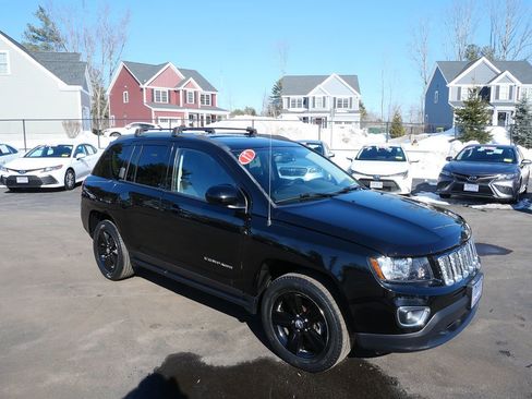 Used 2017 Jeep Compass High Altitude image 2