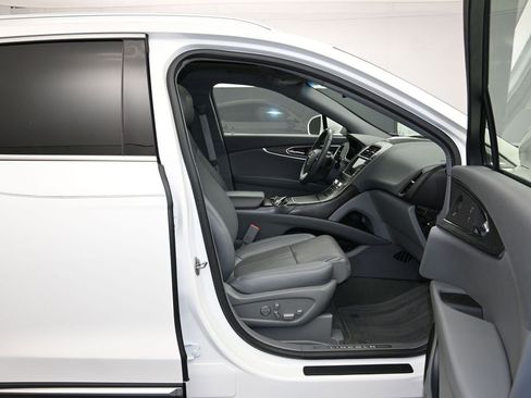 Used 2020 Lincoln Nautilus Reserve w/ Equipment Group 201A image 28