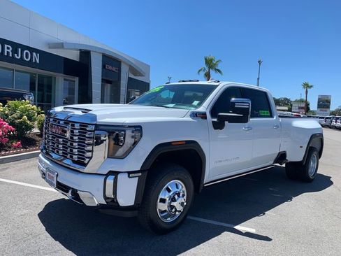 Used 2024 GMC Sierra 3500 Denali w/ Denali Reserve Package AWD/4WD image 1