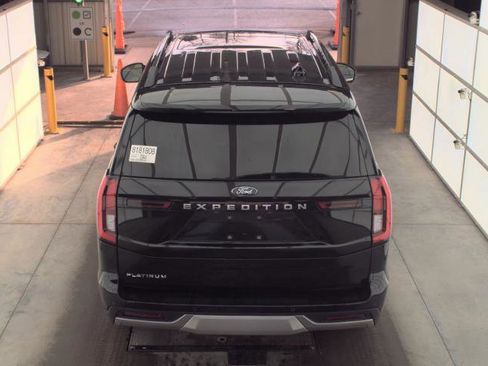 Used 2025 Ford Expedition Platinum image 18
