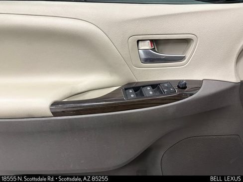 Used 2017 Toyota Sienna XLE w/ XLE Navigation Package FWD image 10