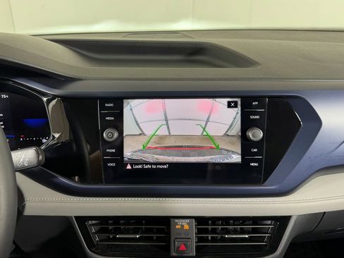 Used 2024 Volkswagen Taos SE image 13