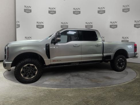 Used 2024 Ford F250 XLT w/ Black Appearance Package image 2