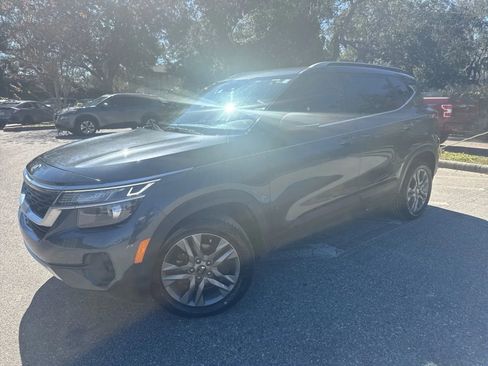 Used 2021 Kia Seltos S FWD image 3