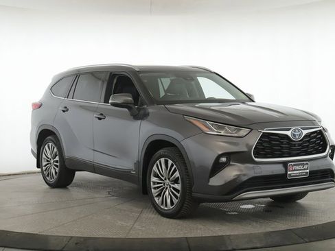 Used 2022 Toyota Highlander Platinum image 2