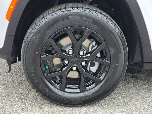 New 2026 Jeep Grand Cherokee Altitude AWD/4WD image 15