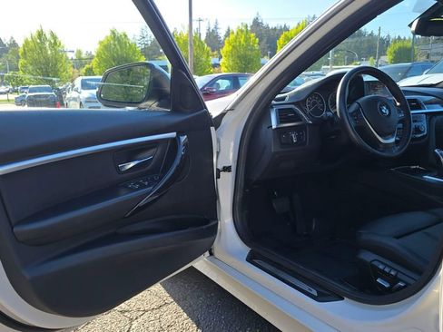 Used 2017 BMW 330i Sedan RWD image 19