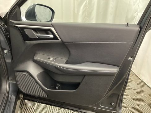 Used 2025 Mitsubishi Outlander SE image 30