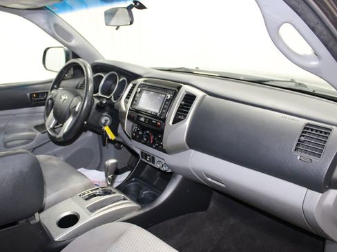 Used 2014 Toyota Tacoma Base image 23