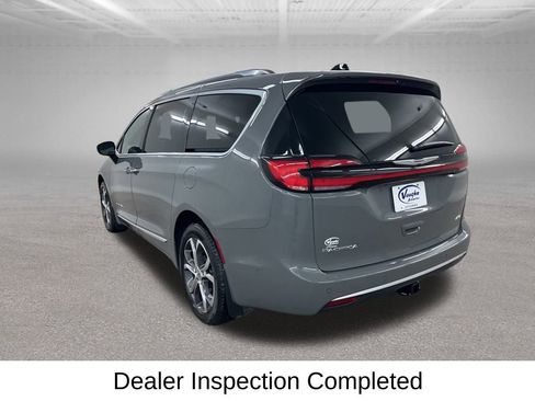 Used 2023 Chrysler Pacifica Pinnacle w/ Trailer Tow Group image 10