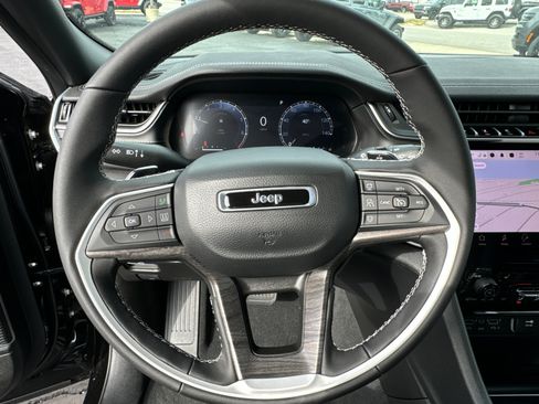 New 2025 Jeep Grand Cherokee L Limited w/ Black Appearance Package AWD/4WD image 16