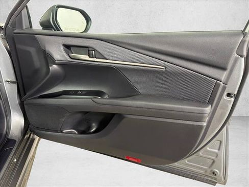 Used 2025 Toyota Camry SE FWD image 14