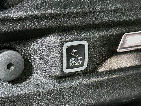 Used 2023 Jeep Grand Cherokee L Laredo AWD/4WD image 31