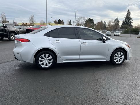 Used 2025 Toyota Corolla LE image 6