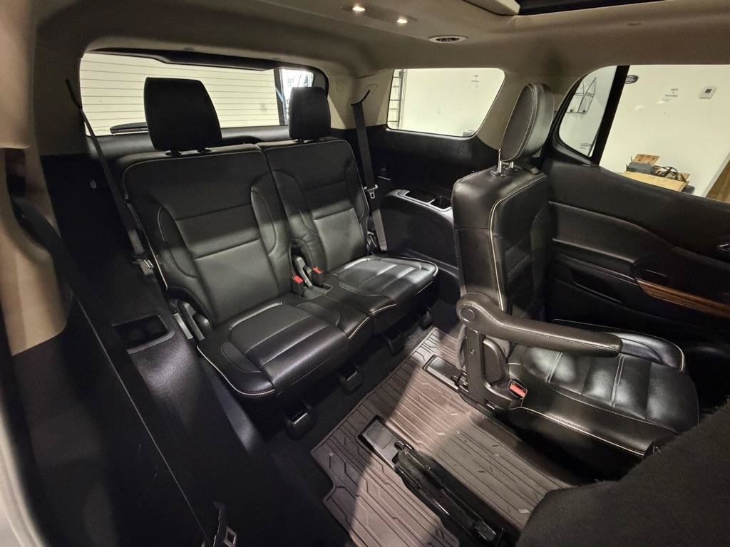 Used 2019 GMC Acadia Denali w/ Technology Package FWD image 16