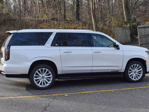 Used 2023 Cadillac Escalade ESV Luxury image 9