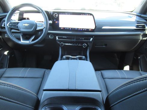 Used 2025 Chevrolet Traverse High Country FWD image 13