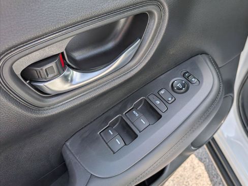 Used 2025 Honda HR-V LX image 14