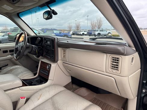 Used 2003 Cadillac Escalade AWD image 50