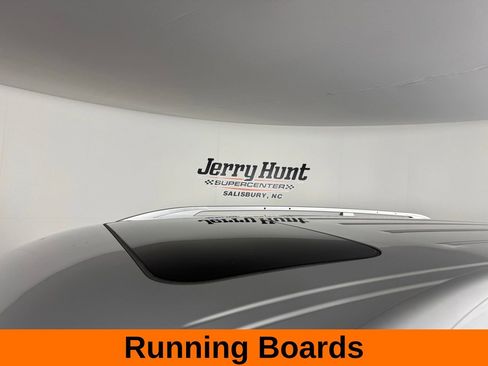 Used 2024 Nissan Armada SL w/ Captain's Chairs Package image 14