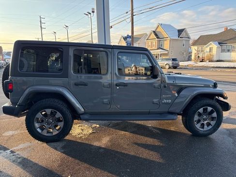 Used 2019 Jeep Wrangler Unlimited Sahara w/ Cold Weather Group image 5