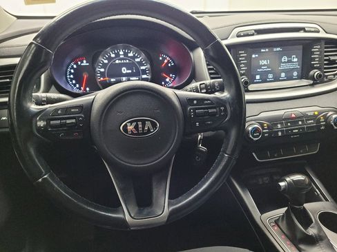 Used 2018 Kia Sorento LX image 22