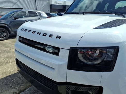 Used 2024 Land Rover Defender 110 X-Dynamic SE AWD/4WD image 3