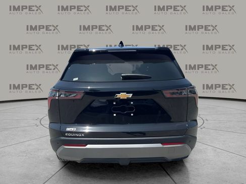 Used 2026 Chevrolet Equinox LT FWD image 4