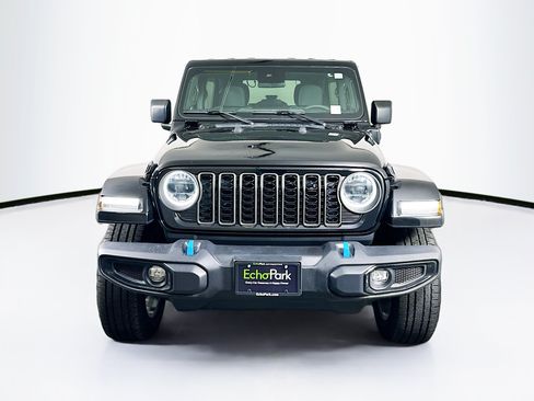 Used 2024 Jeep Wrangler Unlimited w/ Convenience Group AWD/4WD image 2