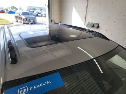 Used 2025 Chevrolet Trax RS w/ Sunroof Package image 3