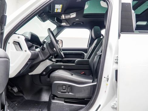 Used 2025 Land Rover Defender 110 S image 42