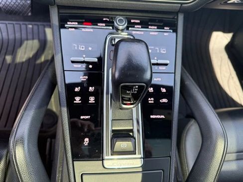 Used 2021 Porsche Cayenne AWD/4WD image 12