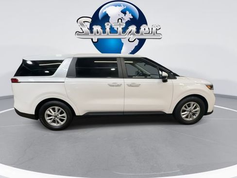 Certified 2024 Kia Carnival LX image 10