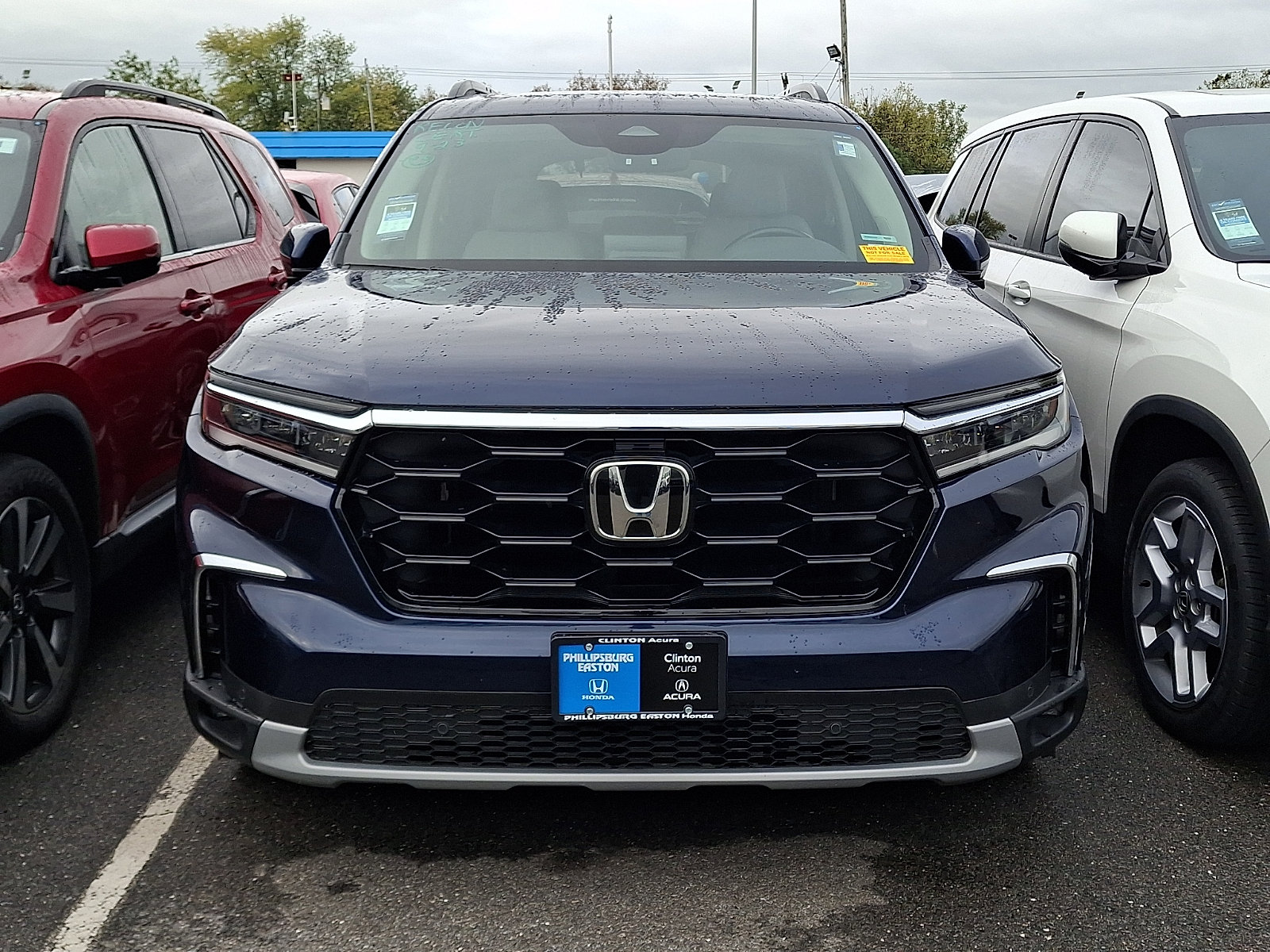 Used 2025 Honda Pilot Touring image 2