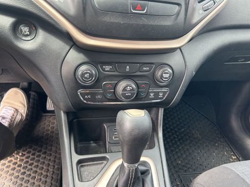 Used 2016 Jeep Cherokee Latitude w/ Comfort/Convenience Group image 10