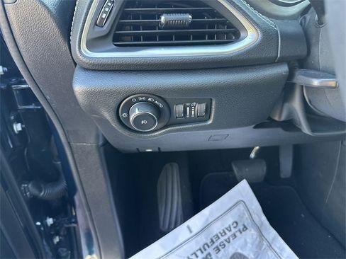 Used 2023 Chrysler Pacifica Limited w/ S Appearance Package image 12