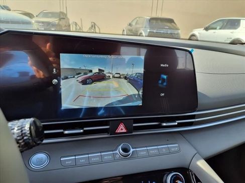 Used 2025 Hyundai Elantra SEL FWD image 11