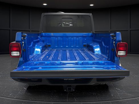 Used 2023 Jeep Gladiator Sport AWD/4WD image 40