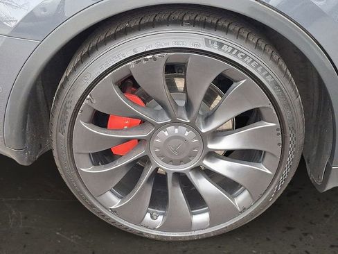 Used 2022 Tesla Model Y Performance image 9