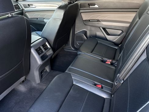 Used 2022 Volkswagen Atlas Cross Sport SE image 12