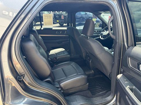 Used 2019 Ford Explorer XLT FWD image 17