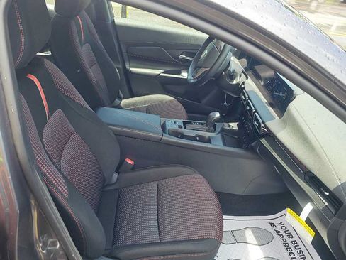 Used 2026 Nissan Sentra SR w/ Floor Mat Package FWD image 13